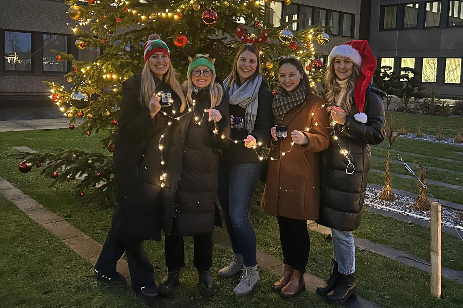 Mitarbeiter:innen beim Winterzauber Mitarbeiter:innen beim Winterzauber