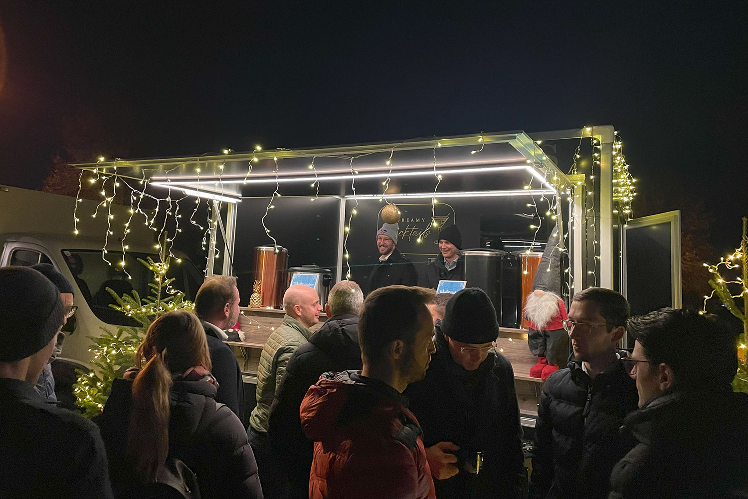 Beleuchteter Punschtruck beim Winterzauber Beleuchteter Punschtruck beim Winterzauber