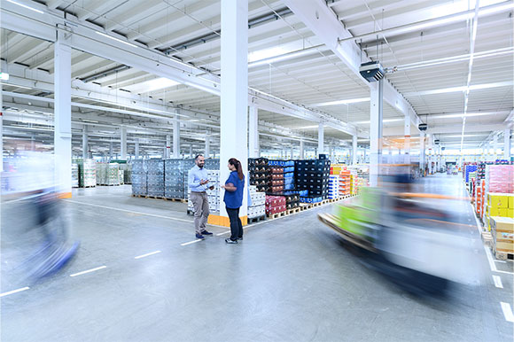 Flurförderfahrzeug in der Logistik